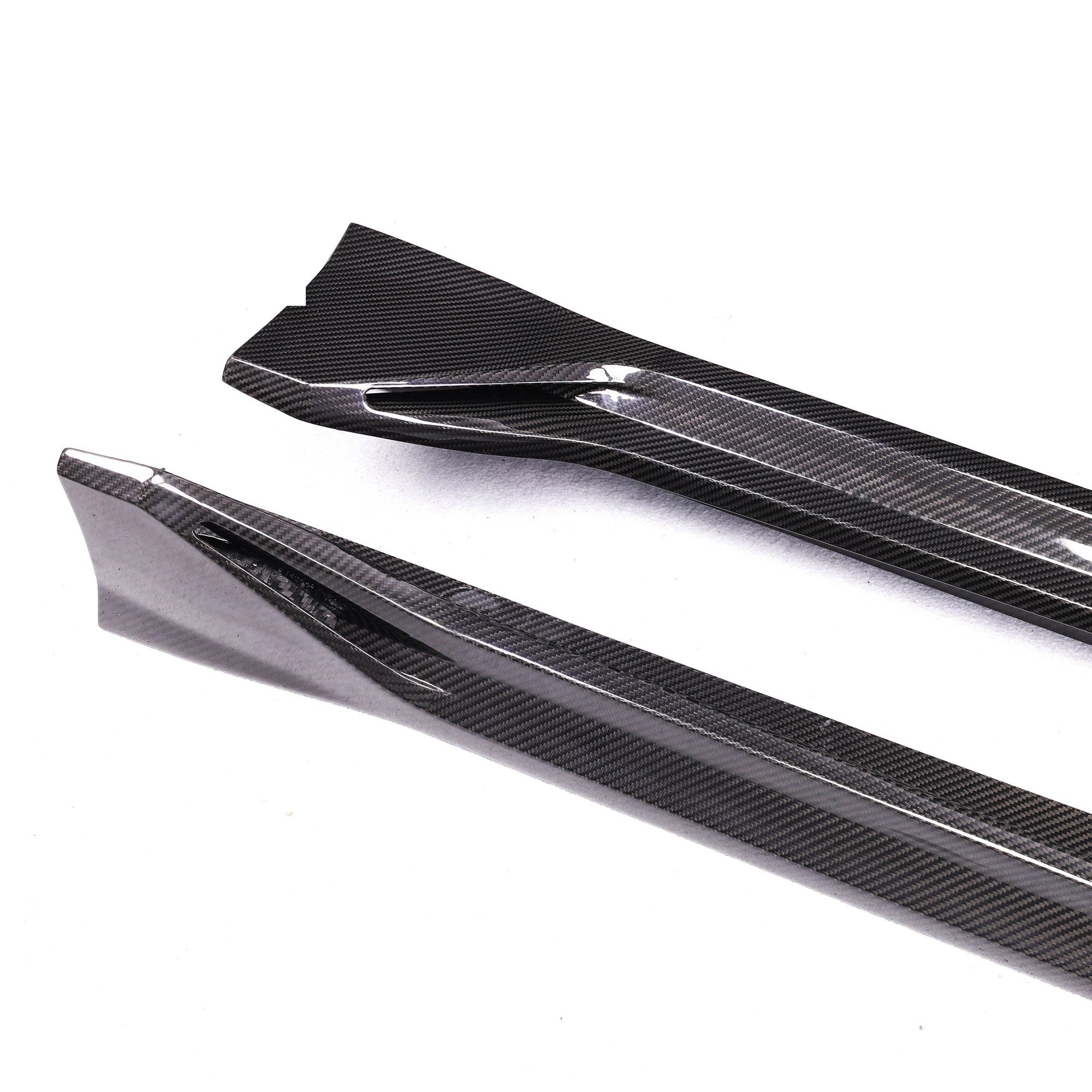 G87 Dry Carbon V Type Side Skirts