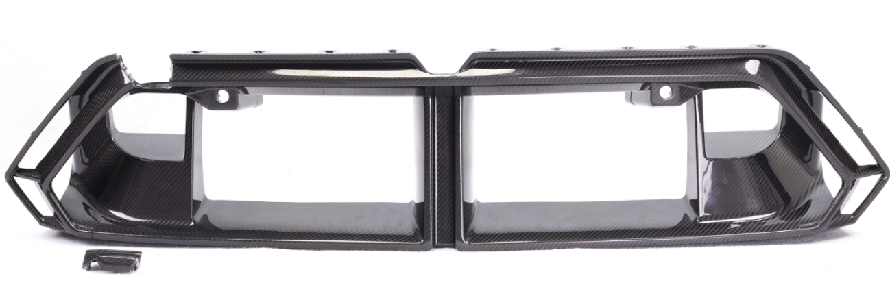 G90 Dry Carbon Front Bumper Lower Vent